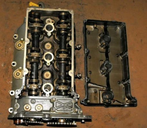 Outboard motor cylinder head